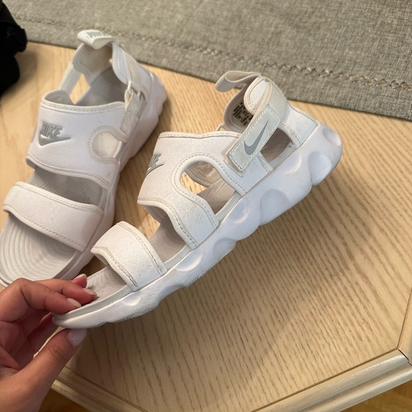 WHITE NIKE SANDALS - Picture 2 of 10